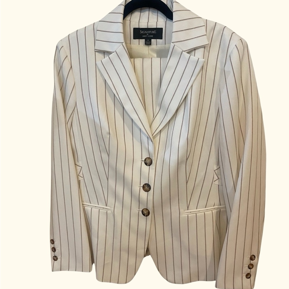 Signature by Larry Levine suit jacket and straight-leg pants